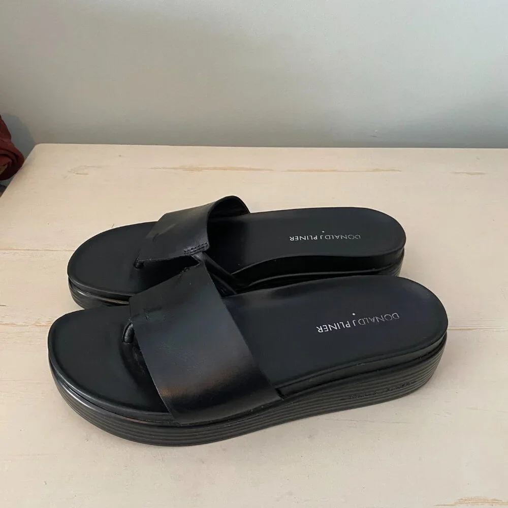 Donald J Pliner Fifi Black Leather Wedge Thong Sandals Slides - Picture 2 of 8